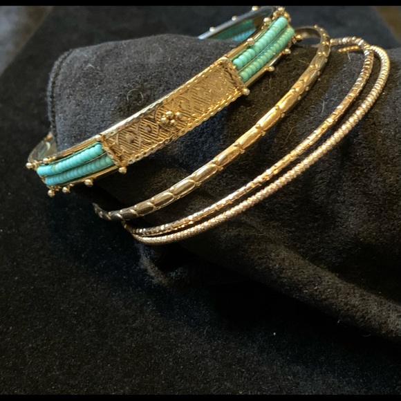 4 gold tone bangle bracelets. 1 w/turquoise seed beads 1/4” wide, 2.5” diameter - Picture 1 of 3